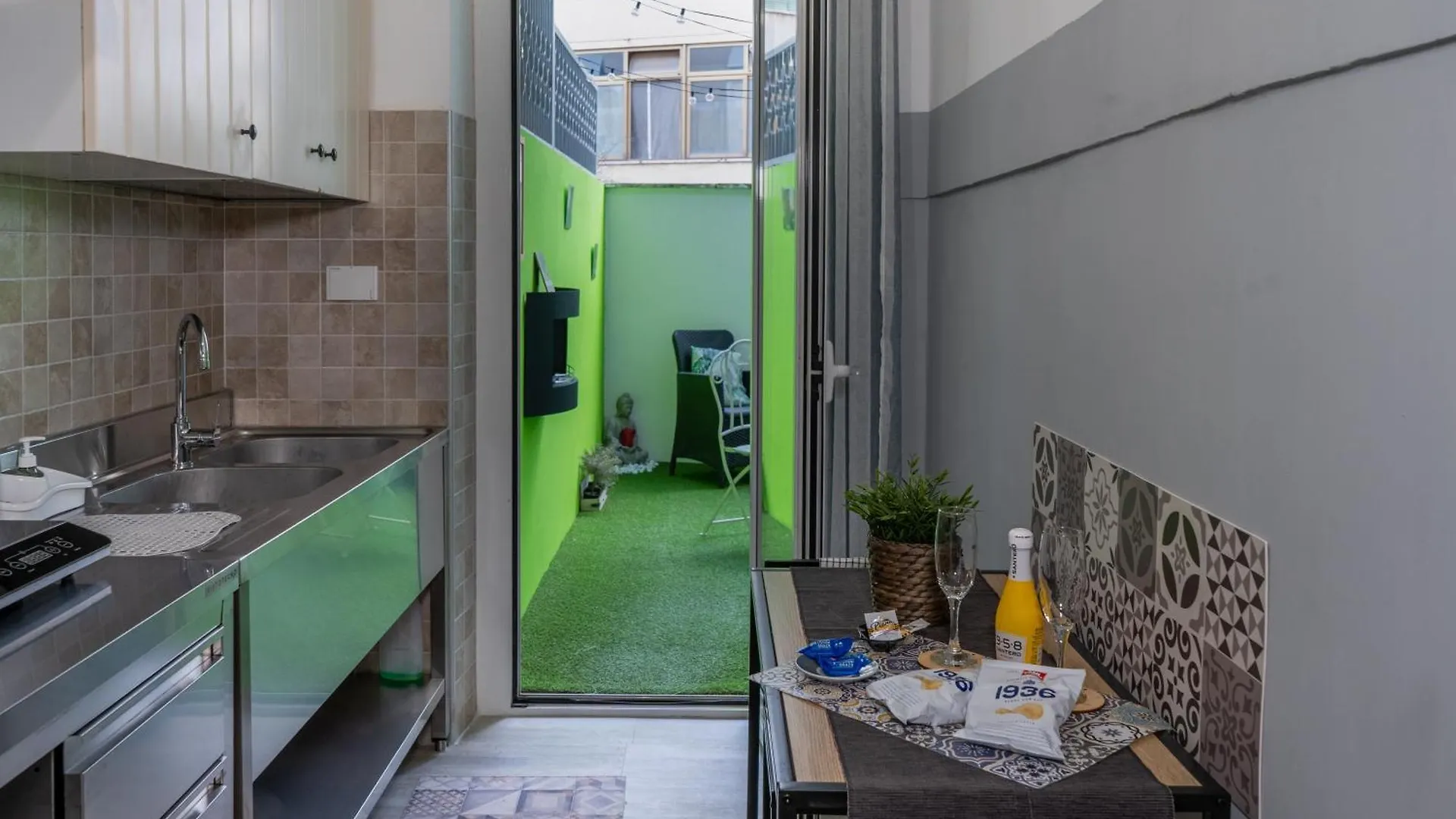 Relax Room Apartment Rome 0*,