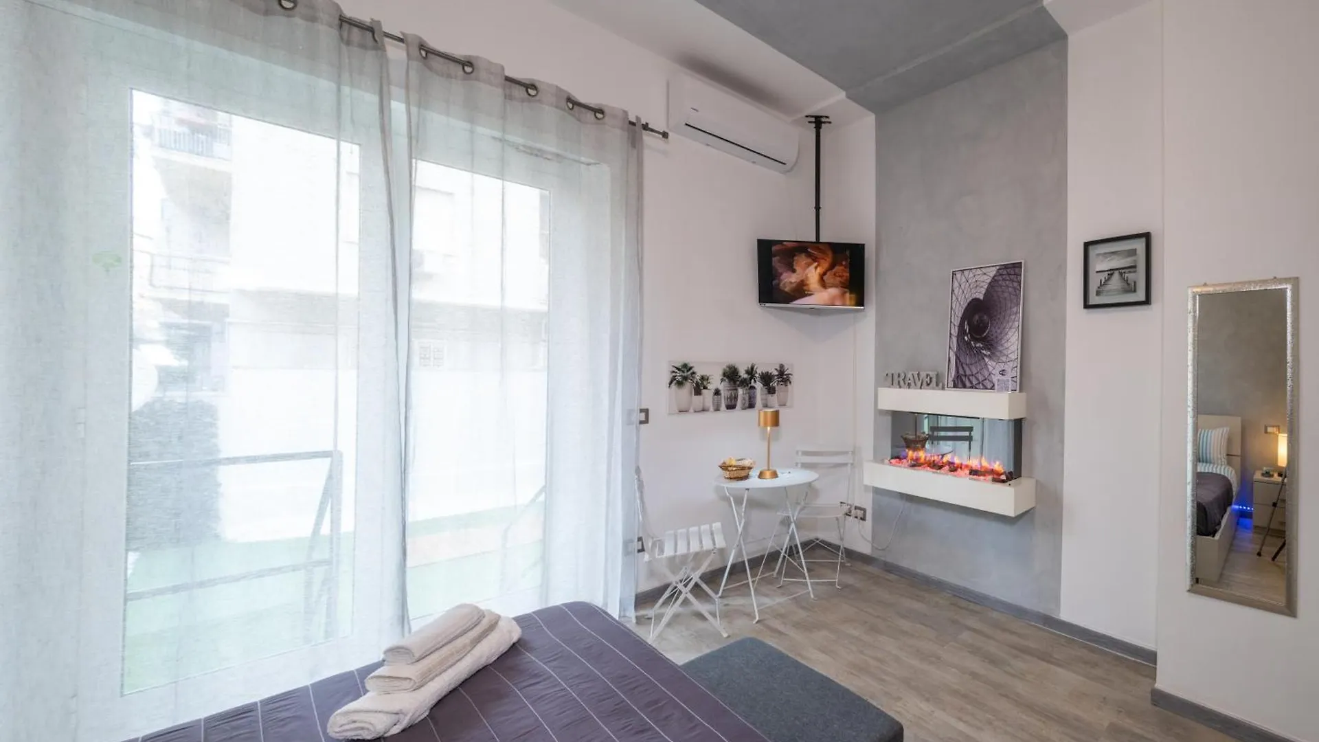 Relax Room Apartment Rome Italy